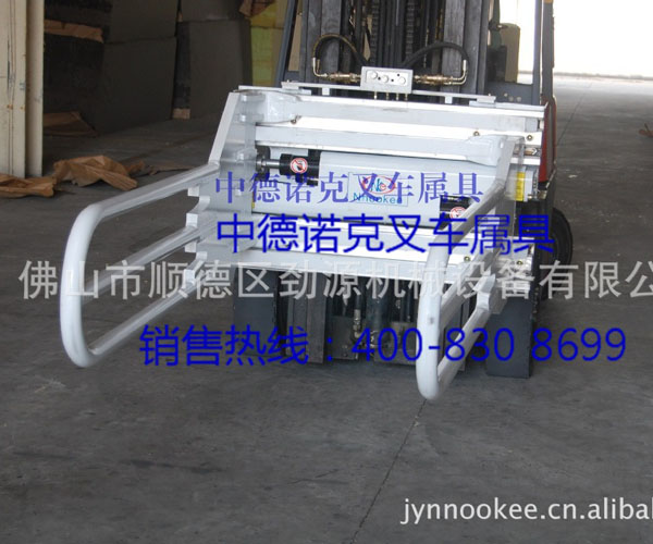 供應海棉夾、泡沫夾、夾抱車、夾抱機、抱夾、叉車屬具、海棉搬運車