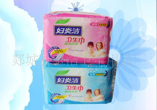 低價供應(yīng)衛(wèi)生巾健康綠色會呼吸的衛(wèi)生巾10箱起訂