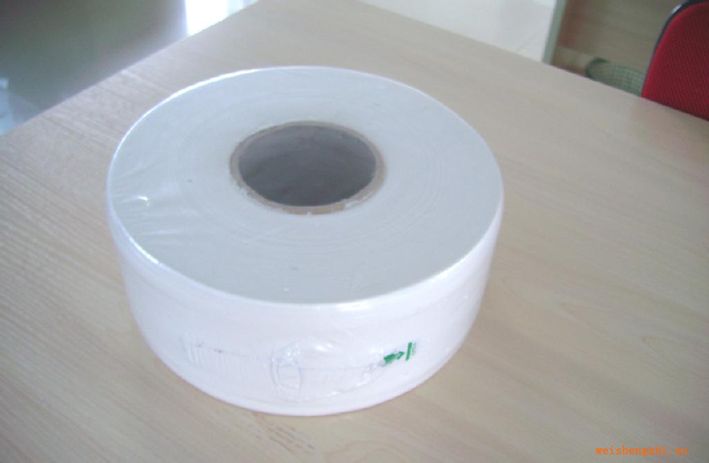 品維紙業(yè)廠家供應(yīng)酒店、物業(yè)商用珍寶卷紙、小盤紙