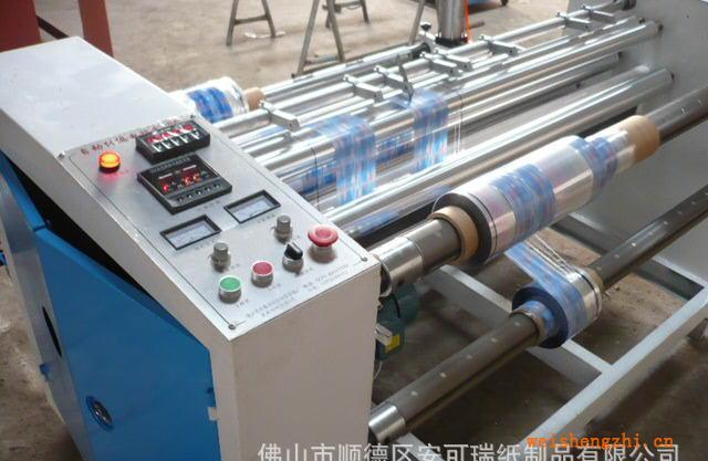 低價(jià)出售9成新分切機(jī)。