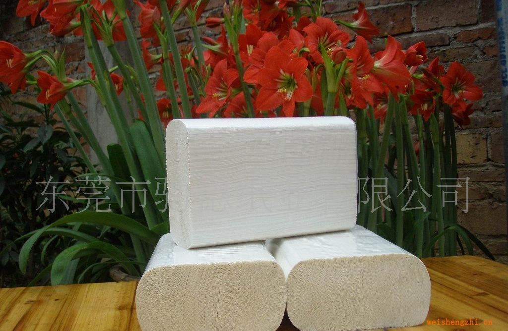 廠家專業(yè)生產(chǎn)騁德牌擦手紙、N折擦手紙