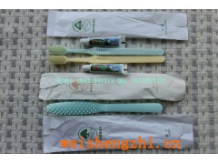 格林豪泰連鎖酒店客房一次性環(huán)保紙包裝牙刷排骨梳子兩面針牙膏