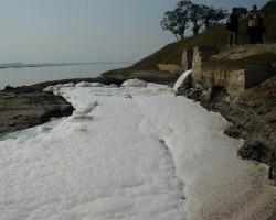 貴陽龍頭包裝廠偷倒油墨污水被抓現(xiàn)形