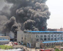 廣東又一印刷廠起火，一夜之間付之一炬?。?！