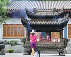 臺當局推出減香封爐政策，制香、金紙業(yè)受沖擊