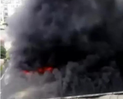 福建一紙箱廠突發(fā)火災(zāi)，火勢(shì)兇猛！