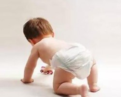 給寶寶換紙尿褲有講究 新手爸媽謹(jǐn)記避免3錯誤